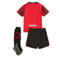 Dětský Fotbalový dres AC Milan 2023-24 Domácí Krátký Rukáv (+ trenýrky)